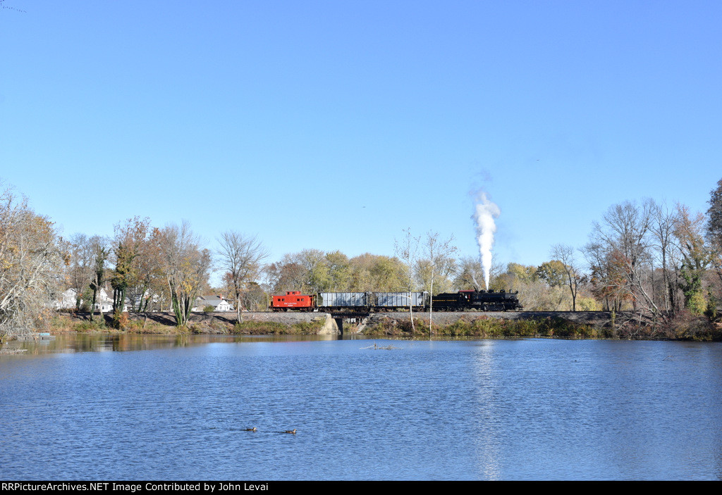 The third photo stop of the day involved only the steam photo charter on the Memorial Lake Bridge